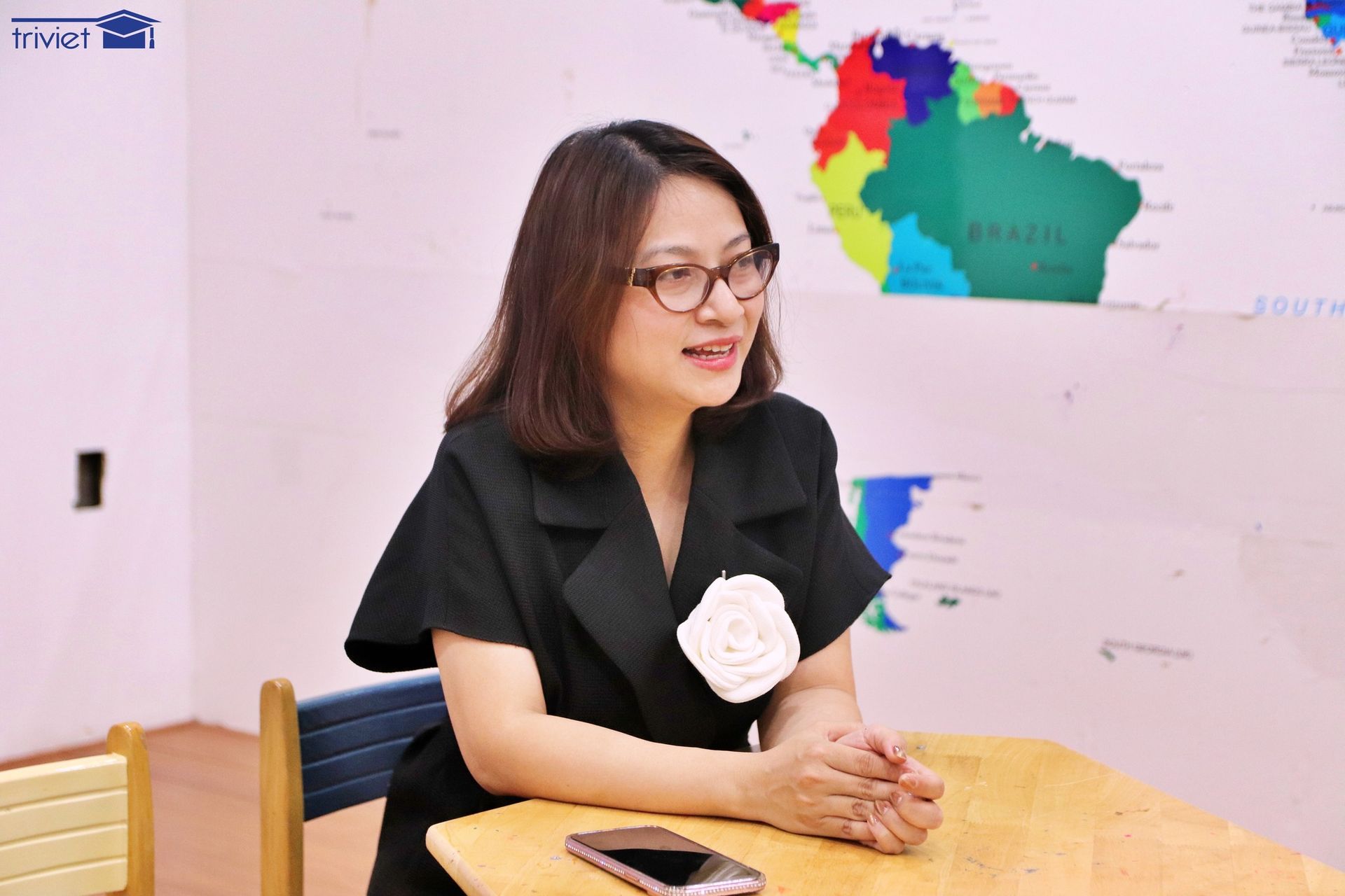 Đại diện Ban Lãnh đạo Trí Việt Group chia sẻ định hướng đào tạo và hợp tác với nhà trường.